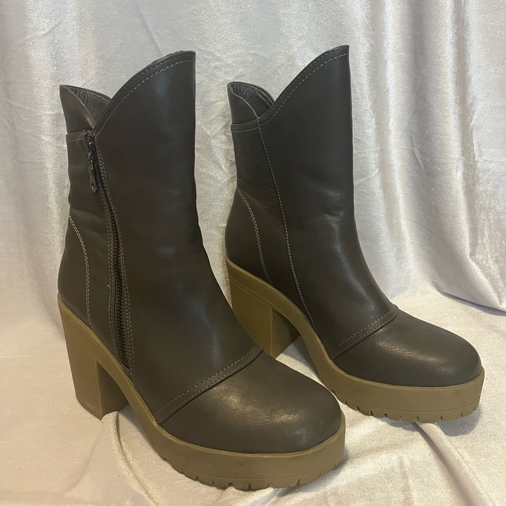 Target Gray Heeled Boots with Sleek Design